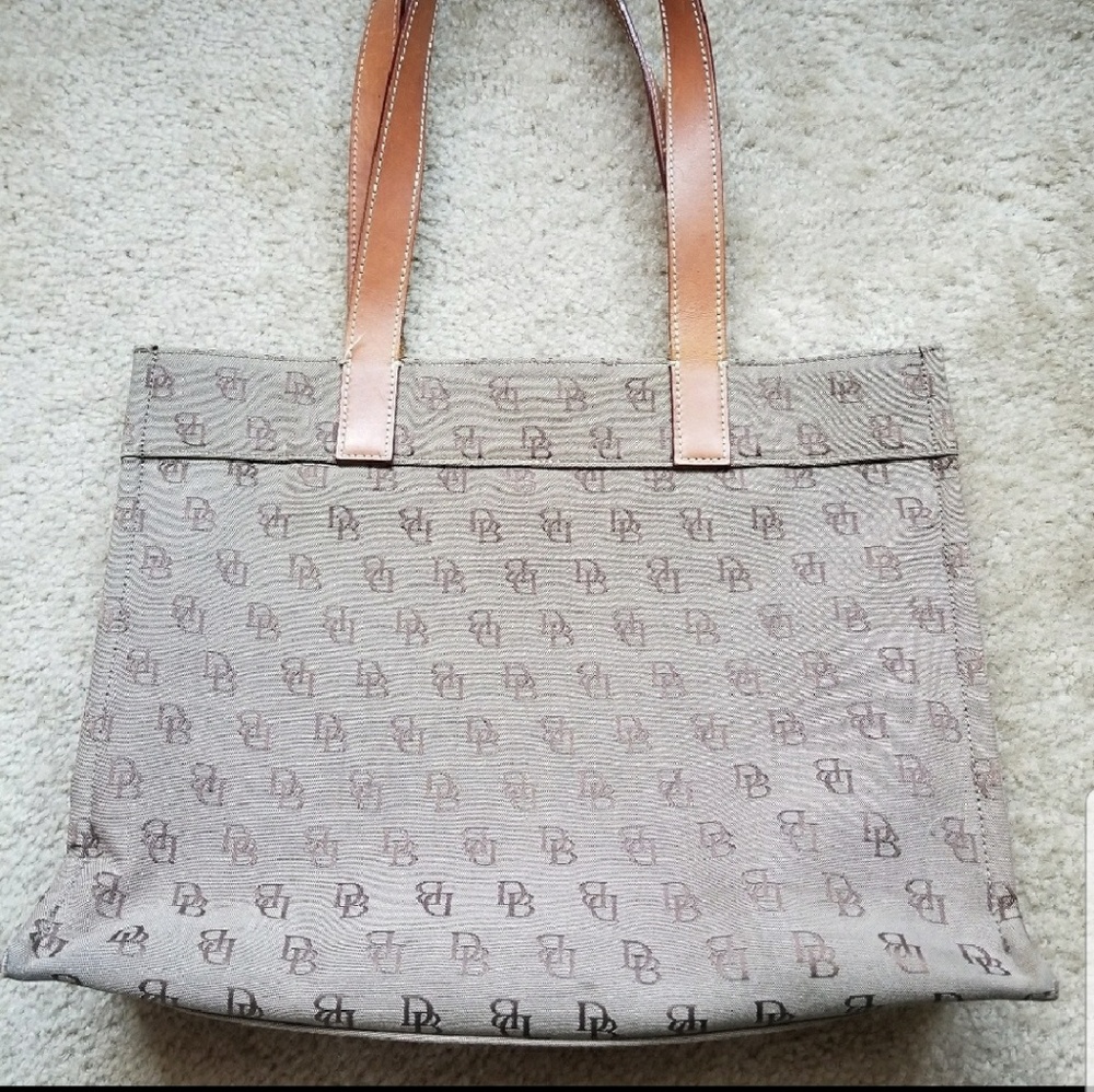 Authentic Dooney and Bourke Tote handbag - Picture 6 of 6